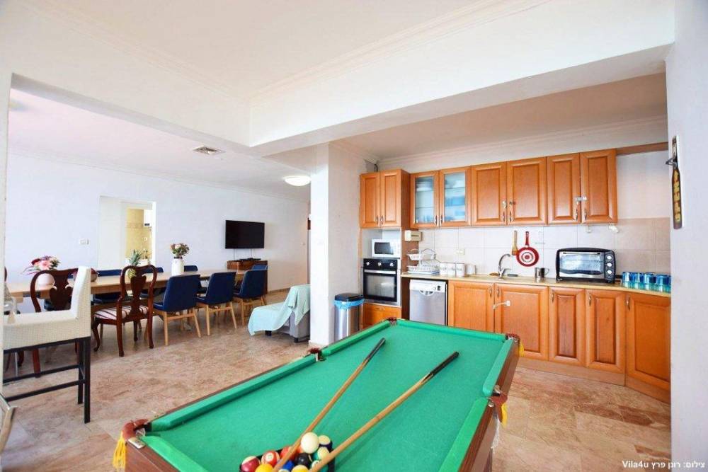 97862 סוויטת הדר לים משפחתית עם מרפסת עץ  ברביקיו וגקוזי איטלקי מול השקיעה, רויאל חוף צאנז וגקוזי איטלקי מול גלי הים, וילה  בנתניה וילות - Vila 4 U