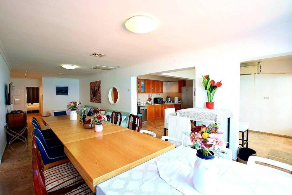 97866 סוויטת הדר לים משפחתית עם מרפסת עץ  ברביקיו וגקוזי איטלקי מול השקיעה, רויאל חוף צאנז וגקוזי איטלקי מול גלי הים, וילה  בנתניה וילות - Vila 4 U