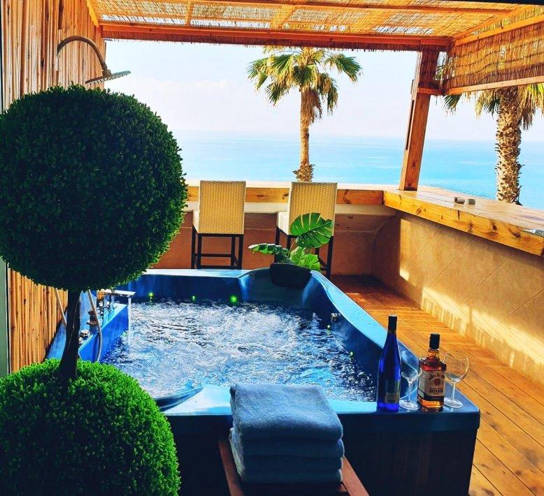 97868 סוויטת הדר לים משפחתית עם מרפסת עץ  ברביקיו וגקוזי איטלקי מול השקיעה, רויאל חוף צאנז וגקוזי איטלקי מול גלי הים, וילה  בנתניה וילות - Vila 4 U