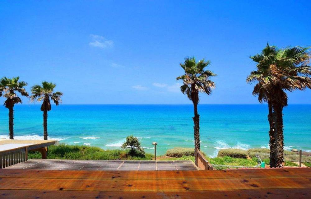 97869 סוויטת הדר לים משפחתית עם מרפסת עץ  ברביקיו וגקוזי איטלקי מול השקיעה, רויאל חוף צאנז וגקוזי איטלקי מול גלי הים, וילה  בנתניה וילות - Vila 4 U