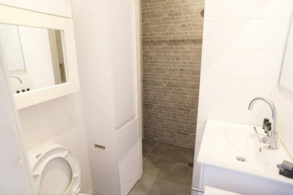 97875 סוויטת  כוכב הים עם מרפסת גן 70 מטר ברביקיו וגקוזי איטלקי מול גלי הים, רויאל חוף צאנז וגקוזי איטלקי מול גלי הים, וילה  בנתניה וילות - Vila 4 U