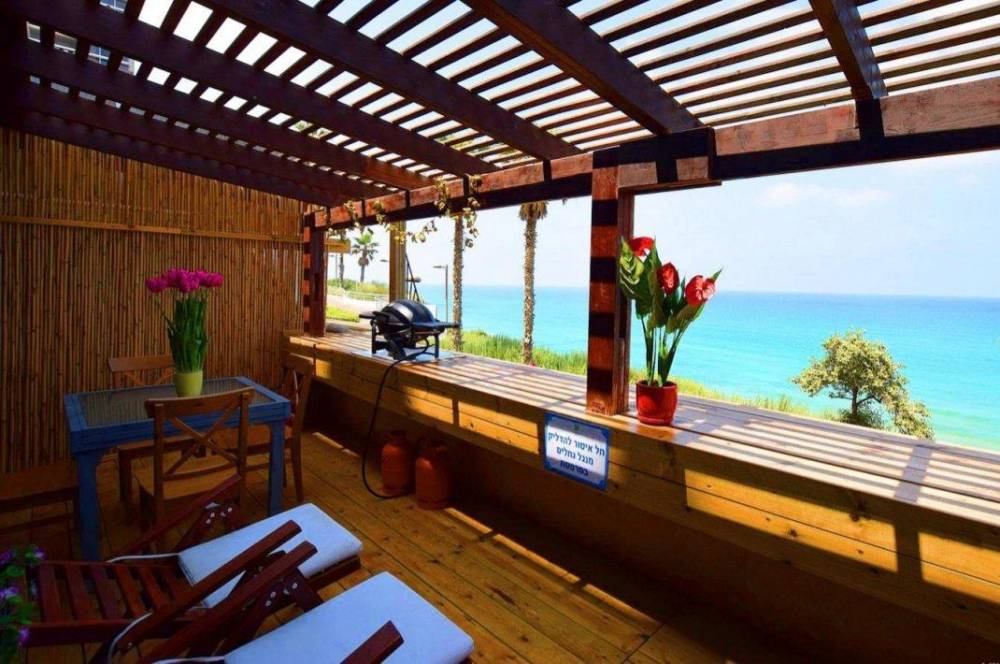 97879 סוויטת  כוכב הים עם מרפסת גן 70 מטר ברביקיו וגקוזי איטלקי מול גלי הים, רויאל חוף צאנז וגקוזי איטלקי מול גלי הים, וילה  בנתניה וילות - Vila 4 U