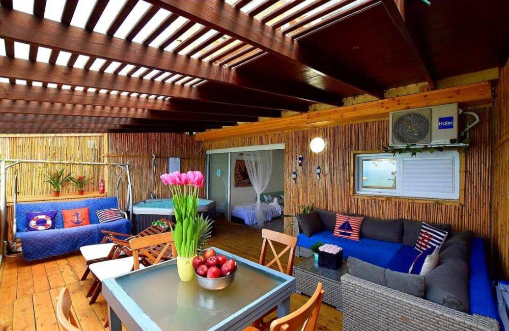 97880 סוויטת  כוכב הים עם מרפסת גן 70 מטר ברביקיו וגקוזי איטלקי מול גלי הים, רויאל חוף צאנז וגקוזי איטלקי מול גלי הים, וילה  בנתניה וילות - Vila 4 U