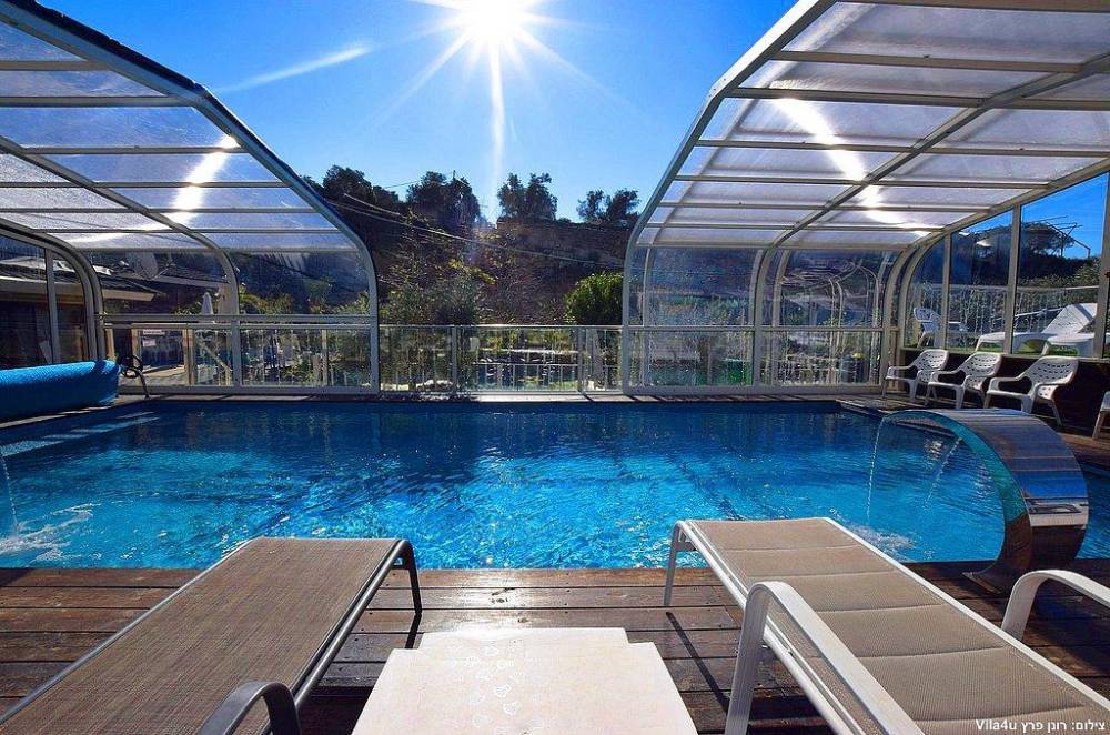 99241 המתחם בחורף, וילה הורייזן, וילה  בירכא וילות - Vila 4 U