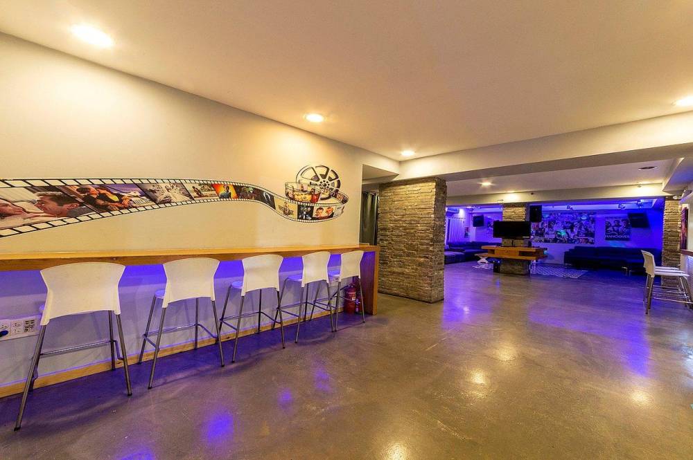 99513 גלרית כללית, לופט מהסרטים, וילה  בנתניה וילות - Vila 4 U