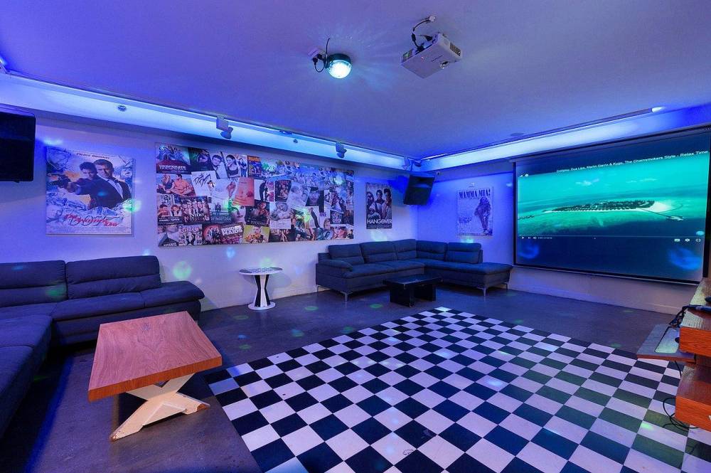 99515 גלרית כללית, לופט מהסרטים, וילה  בנתניה וילות - Vila 4 U