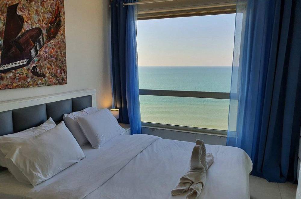 99968 סוויטת רויאל מלכותית עם גקוזי איטלקי בחדר השינה מול גלי הים, רויאל חוף צאנז וגקוזי איטלקי מול גלי הים, וילה  בנתניה וילות - Vila 4 U