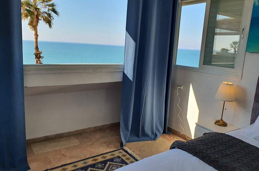 99969 סוויטת רויאל מלכותית עם גקוזי איטלקי בחדר השינה מול גלי הים, רויאל חוף צאנז וגקוזי איטלקי מול גלי הים, וילה  בנתניה וילות - Vila 4 U