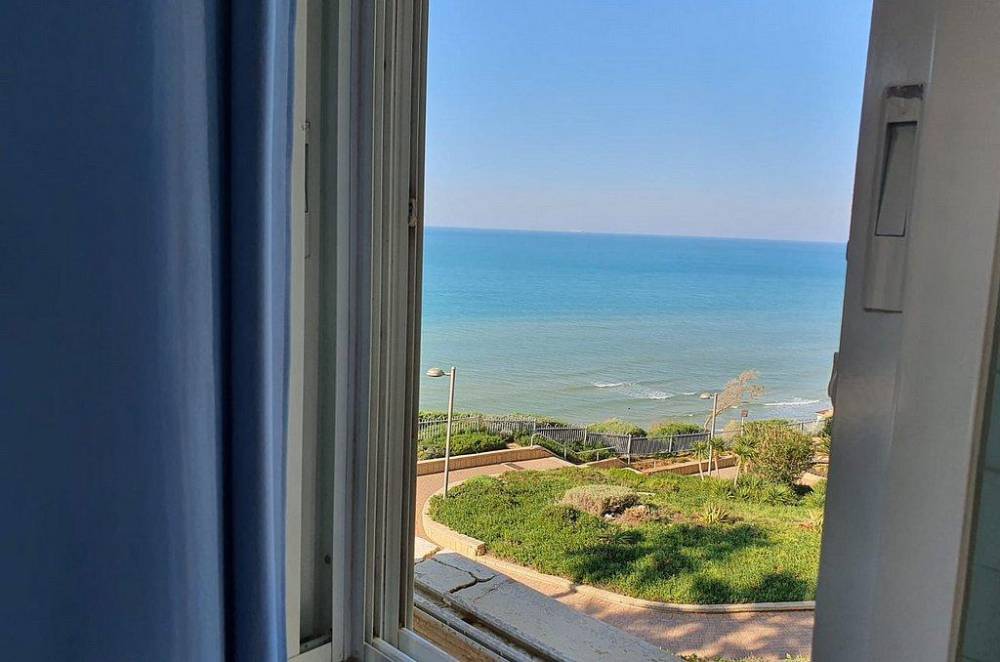 99971 סוויטת רויאל מלכותית עם גקוזי איטלקי בחדר השינה מול גלי הים, רויאל חוף צאנז וגקוזי איטלקי מול גלי הים, וילה  בנתניה וילות - Vila 4 U