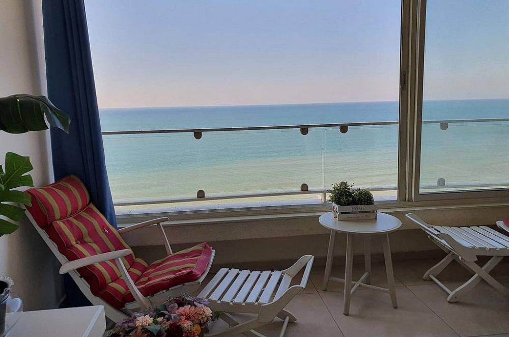 99972 סוויטת רויאל מלכותית עם גקוזי איטלקי בחדר השינה מול גלי הים, רויאל חוף צאנז וגקוזי איטלקי מול גלי הים, וילה  בנתניה וילות - Vila 4 U