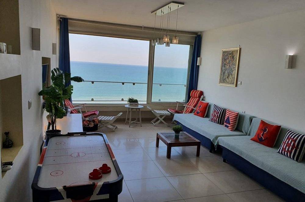 99973 סוויטת רויאל מלכותית עם גקוזי איטלקי בחדר השינה מול גלי הים, רויאל חוף צאנז וגקוזי איטלקי מול גלי הים, וילה  בנתניה וילות - Vila 4 U