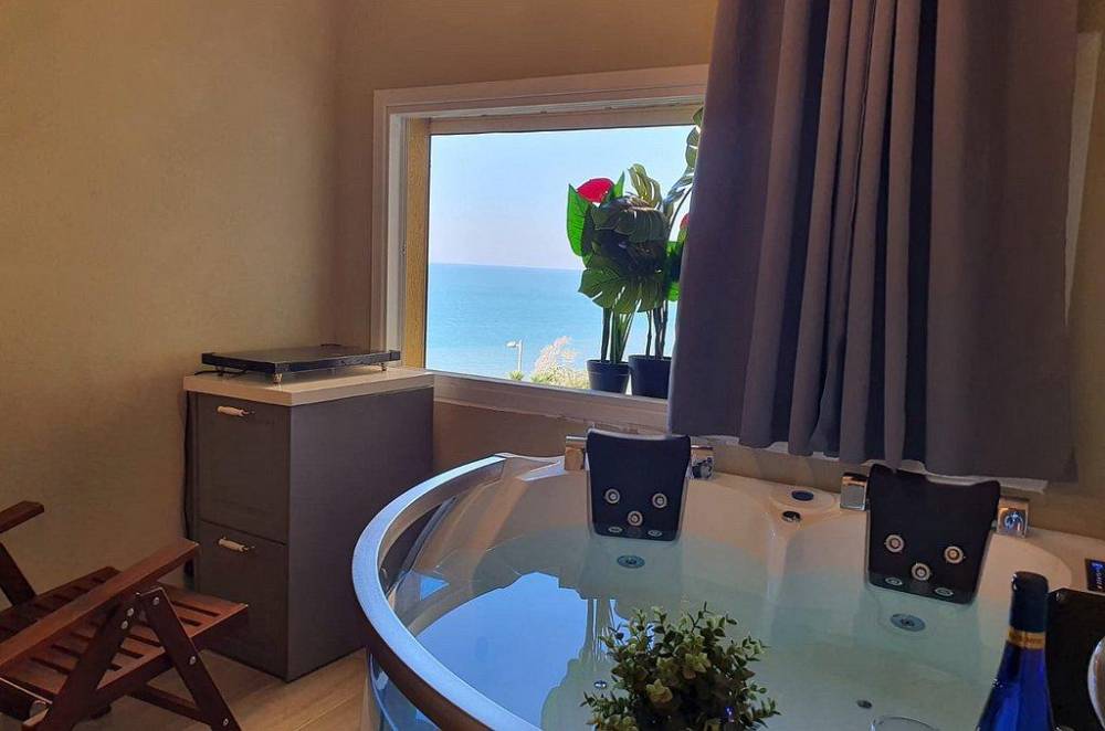 100004 מבחר גקוזים פרטיים וברכות זרמים מרהיבות ופרטיות, רויאל חוף צאנז וגקוזי איטלקי מול גלי הים, וילה  בנתניה וילות - Vila 4 U