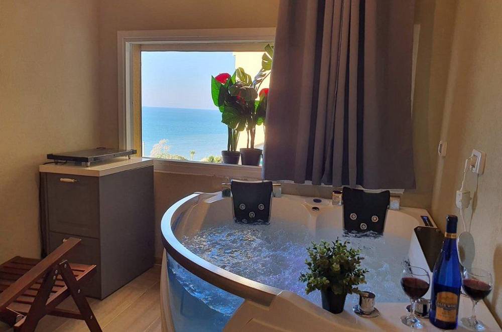 100006 מבחר גקוזים פרטיים וברכות זרמים מרהיבות ופרטיות, רויאל חוף צאנז וגקוזי איטלקי מול גלי הים, וילה  בנתניה וילות - Vila 4 U