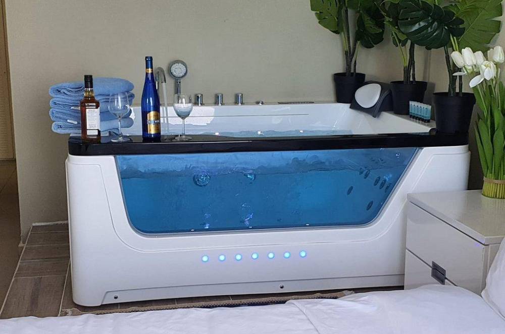 100007 מבחר גקוזים פרטיים וברכות זרמים מרהיבות ופרטיות, רויאל חוף צאנז וגקוזי איטלקי מול גלי הים, וילה  בנתניה וילות - Vila 4 U