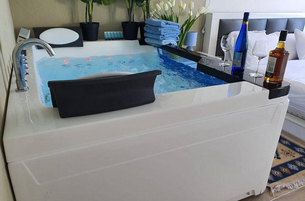 100008 מבחר גקוזים פרטיים וברכות זרמים מרהיבות ופרטיות, רויאל חוף צאנז וגקוזי איטלקי מול גלי הים, וילה  בנתניה וילות - Vila 4 U