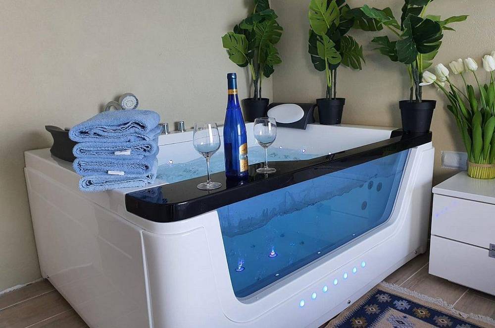 100009 מבחר גקוזים פרטיים וברכות זרמים מרהיבות ופרטיות, רויאל חוף צאנז וגקוזי איטלקי מול גלי הים, וילה  בנתניה וילות - Vila 4 U