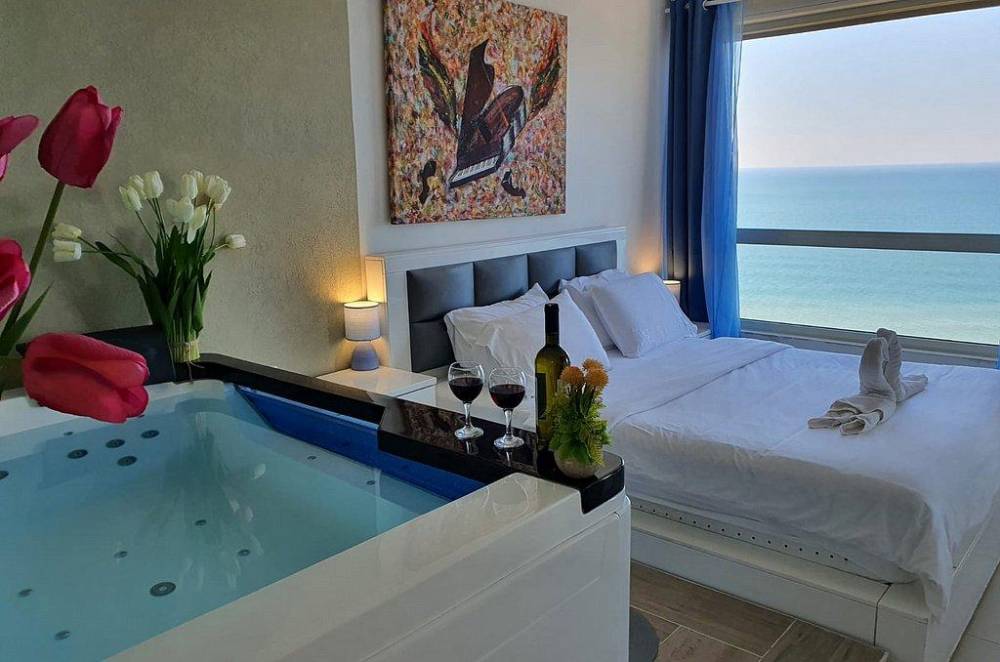 100010 מבחר גקוזים פרטיים וברכות זרמים מרהיבות ופרטיות, רויאל חוף צאנז וגקוזי איטלקי מול גלי הים, וילה  בנתניה וילות - Vila 4 U