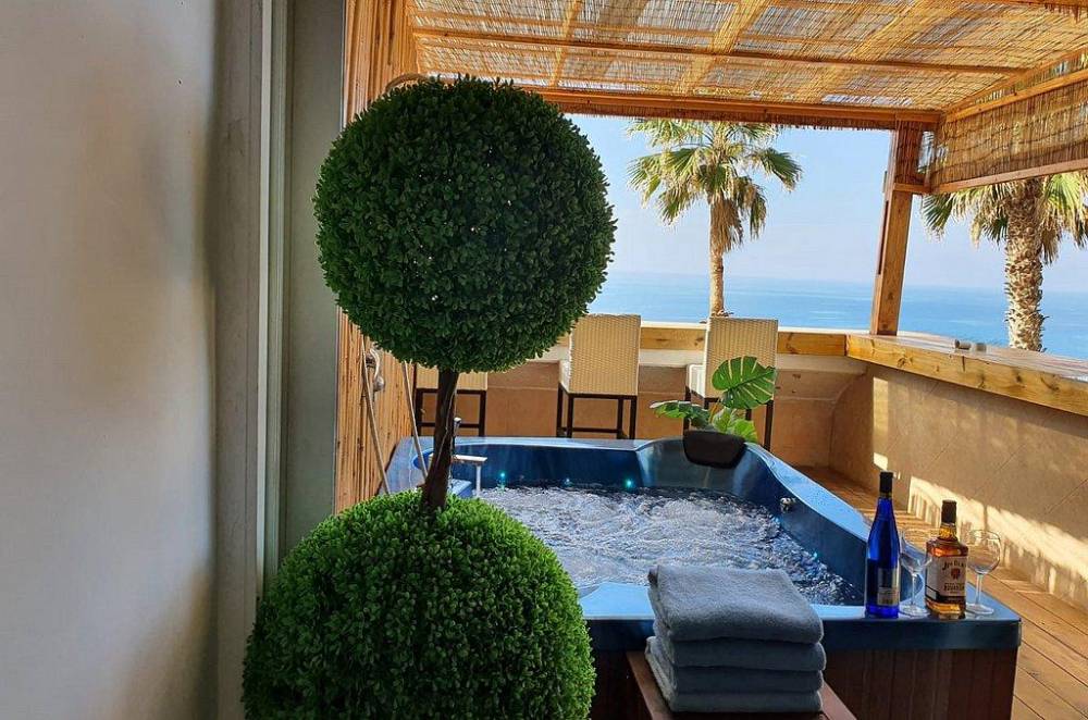 100013 מבחר גקוזים פרטיים וברכות זרמים מרהיבות ופרטיות, רויאל חוף צאנז וגקוזי איטלקי מול גלי הים, וילה  בנתניה וילות - Vila 4 U