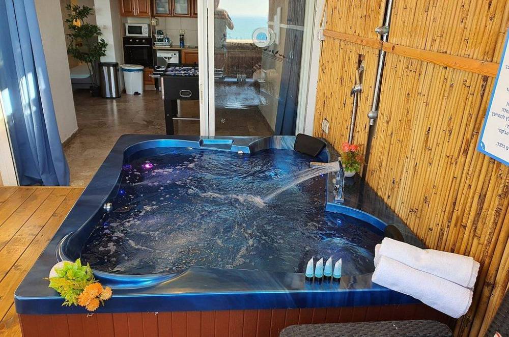 100016 מבחר גקוזים פרטיים וברכות זרמים מרהיבות ופרטיות, רויאל חוף צאנז וגקוזי איטלקי מול גלי הים, וילה  בנתניה וילות - Vila 4 U