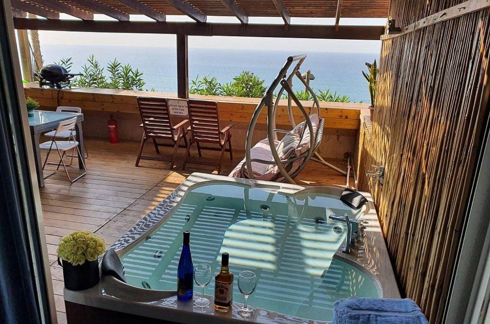 100017 מבחר גקוזים פרטיים וברכות זרמים מרהיבות ופרטיות, רויאל חוף צאנז וגקוזי איטלקי מול גלי הים, וילה  בנתניה וילות - Vila 4 U