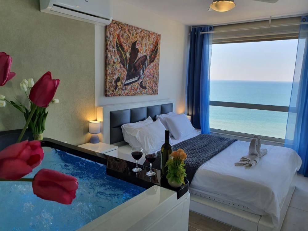 100219 כללי, רויאל חוף צאנז וגקוזי איטלקי מול גלי הים, וילה  בנתניה וילות - Vila 4 U