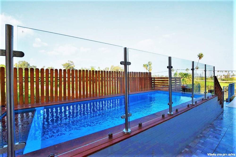 100440 חצר הוילה, אחוזת אגם כנרת, וילה  במגדל וילות - Vila 4 U