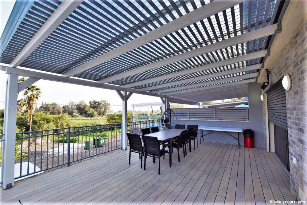 100450 חצר הוילה, אחוזת אגם כנרת, וילה  במגדל וילות - Vila 4 U