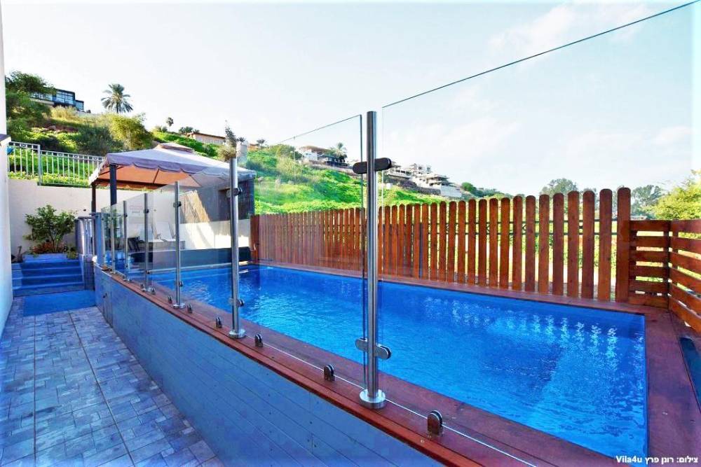 100451 חצר הוילה, אחוזת אגם כנרת, וילה  במגדל וילות - Vila 4 U