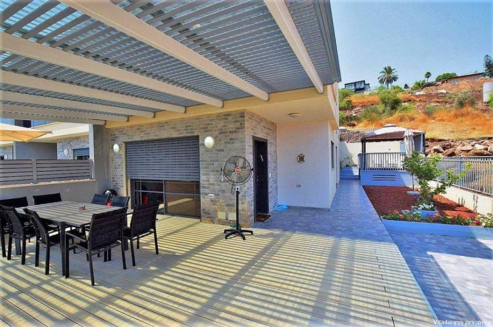 100460 חצר הוילה, אחוזת אגם כנרת, וילה  במגדל וילות - Vila 4 U