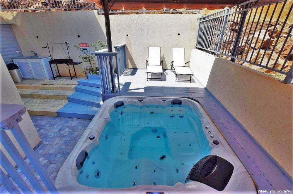 100461 חצר הוילה, אחוזת אגם כנרת, וילה  במגדל וילות - Vila 4 U