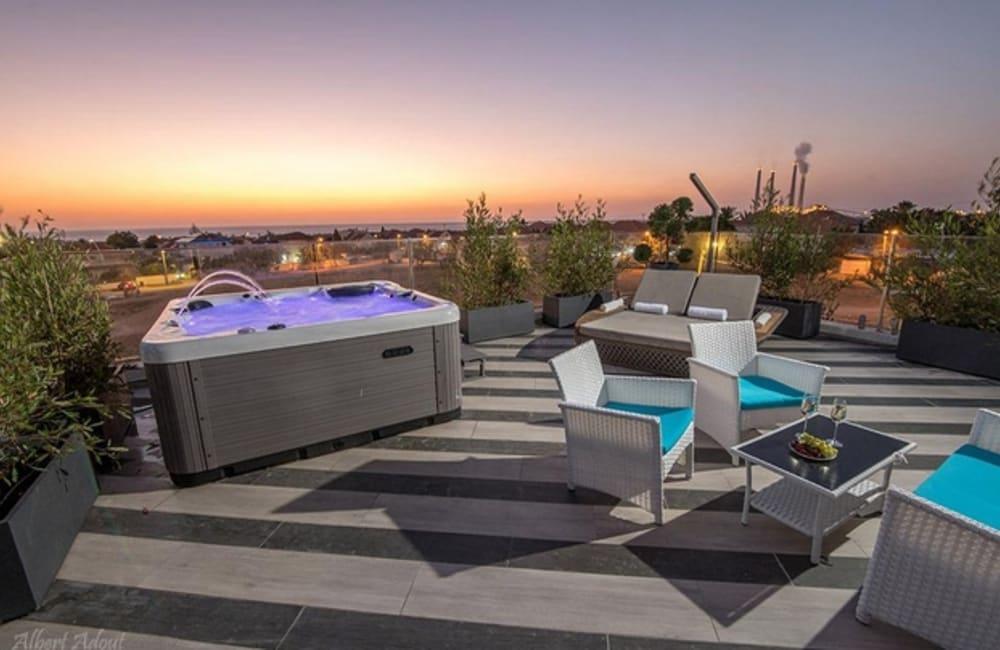 נוף כללי, ארכיטקט ביץ' האוס, וילה  בחדרה וילות - Vila 4 U