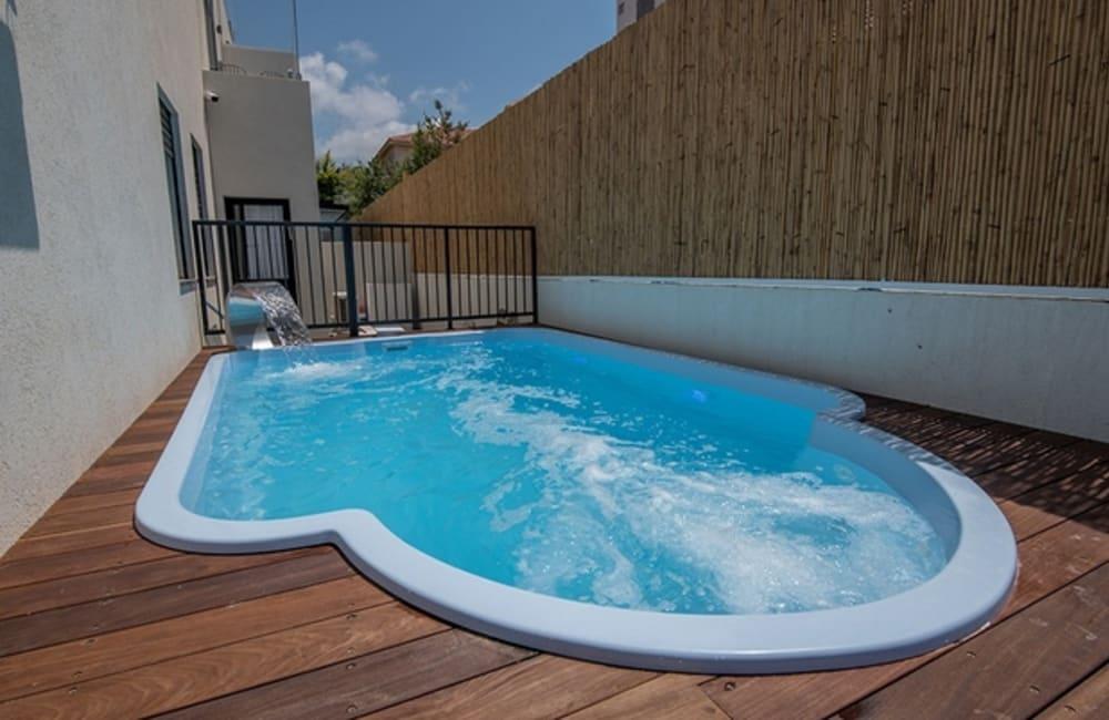 בריכה כללי, ארכיטקט ביץ' האוס, וילה  בחדרה וילות - Vila 4 U