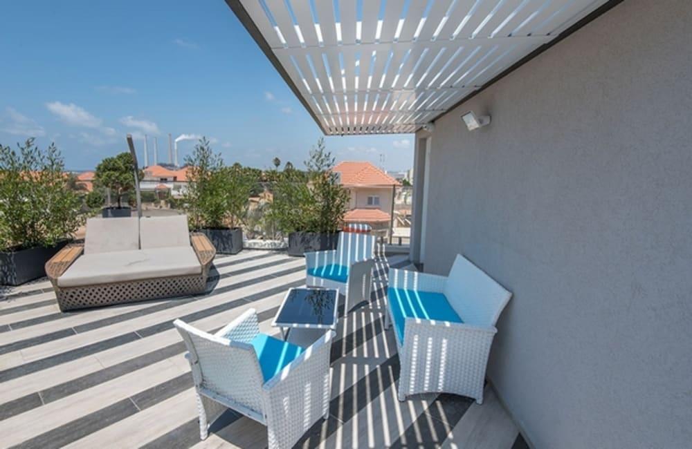 מרפסת כללי, ארכיטקט ביץ' האוס, וילה  בחדרה וילות - Vila 4 U