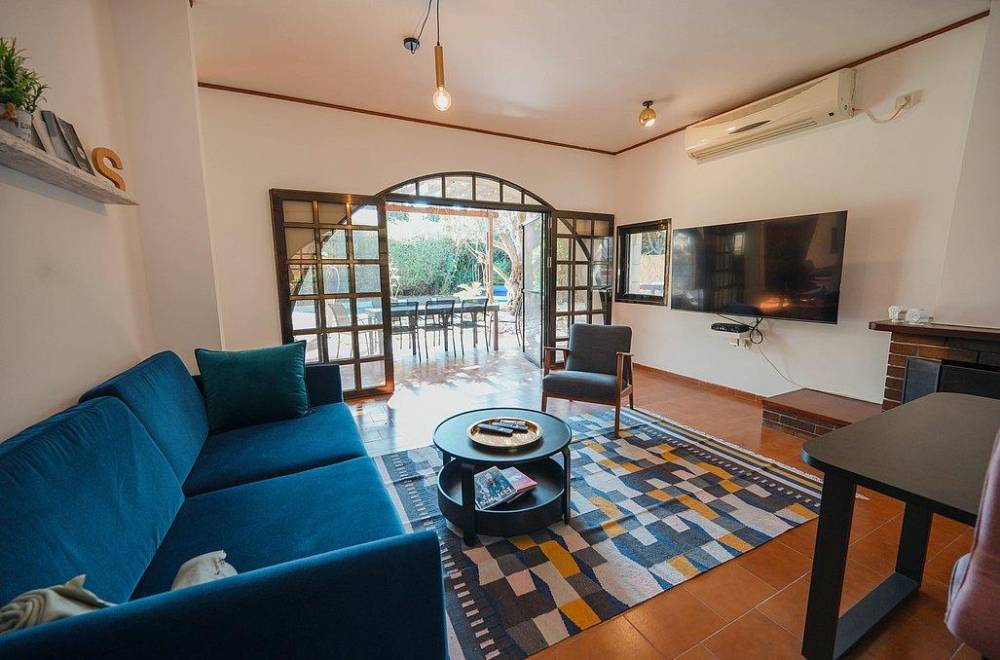 102931 פנים הוילה ומתחם הפטיו, וילה תכלת מול הים, וילה  בהרצליה פיתוח וילות - Vila 4 U