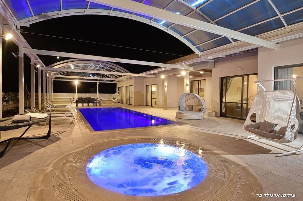 מלון בוטיק לב החורש - הבריכה בלילה כללי, מלון בוטיק לב החורש, וילה  בשומרה וילות - Vila 4 U