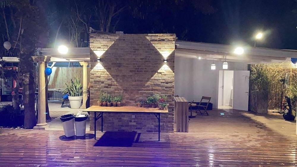 104535 גלריה כללית, החצר של מישקה, וילה  בהרצליה וילות - Vila 4 U