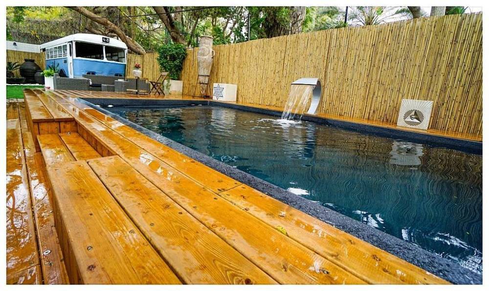 104540 גלריה כללית, החצר של מישקה, וילה  בהרצליה וילות - Vila 4 U