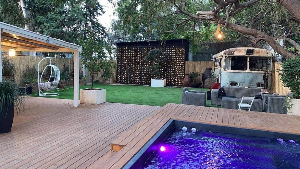 104543 גלריה כללית, החצר של מישקה, וילה  בהרצליה וילות - Vila 4 U