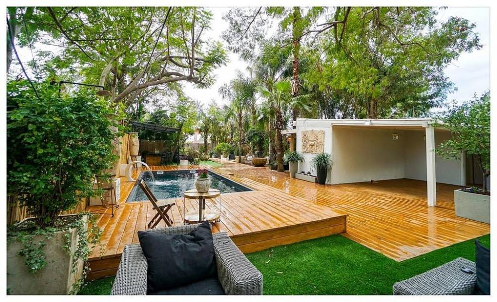 104567 מתחם הבריכה, החצר של מישקה, וילה  בהרצליה וילות - Vila 4 U