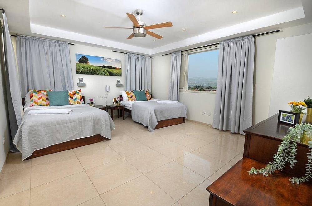 107786 מתחם פנימי, בין הר לכנרת, וילה  ביבנאל וילות - Vila 4 U