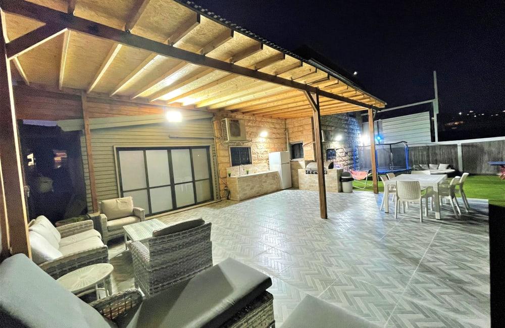 108285 מתחם החצר, וילה חלומות אלה, וילה  בחצור הגלילית וילות - Vila 4 U