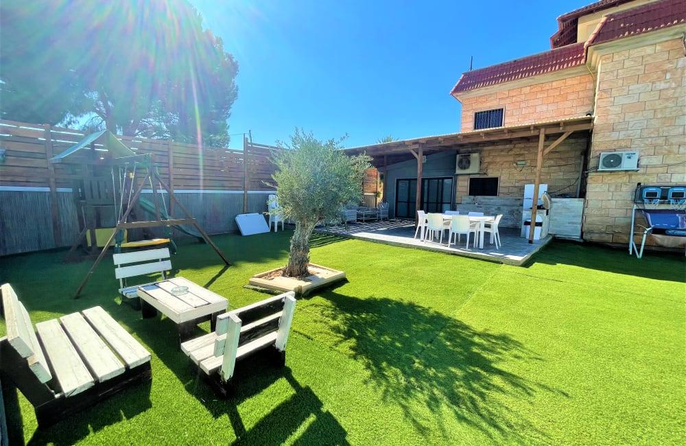 108298 מתחם החצר, וילה חלומות אלה, וילה  בחצור הגלילית וילות - Vila 4 U