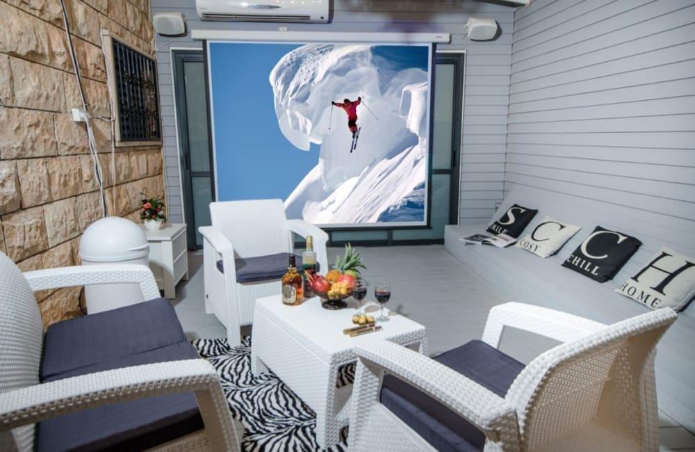 108334 חדר הקולנוע, וילה חלומות אלה, וילה  בחצור הגלילית וילות - Vila 4 U