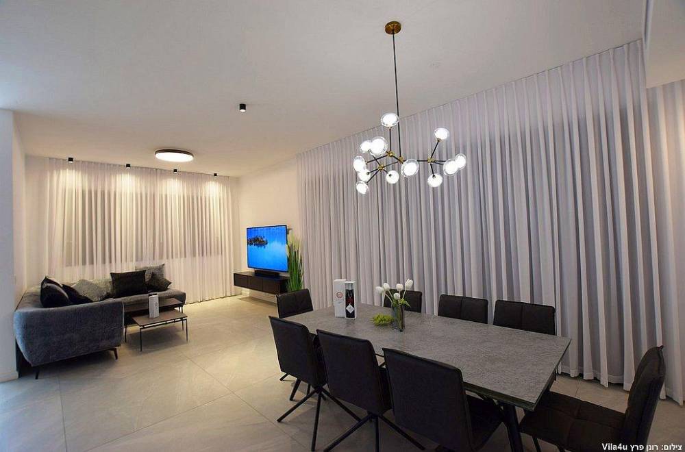 110316 מתחם פנימי, אחוזת דיויד פאלאס, וילה  בצוריאל וילות - Vila 4 U