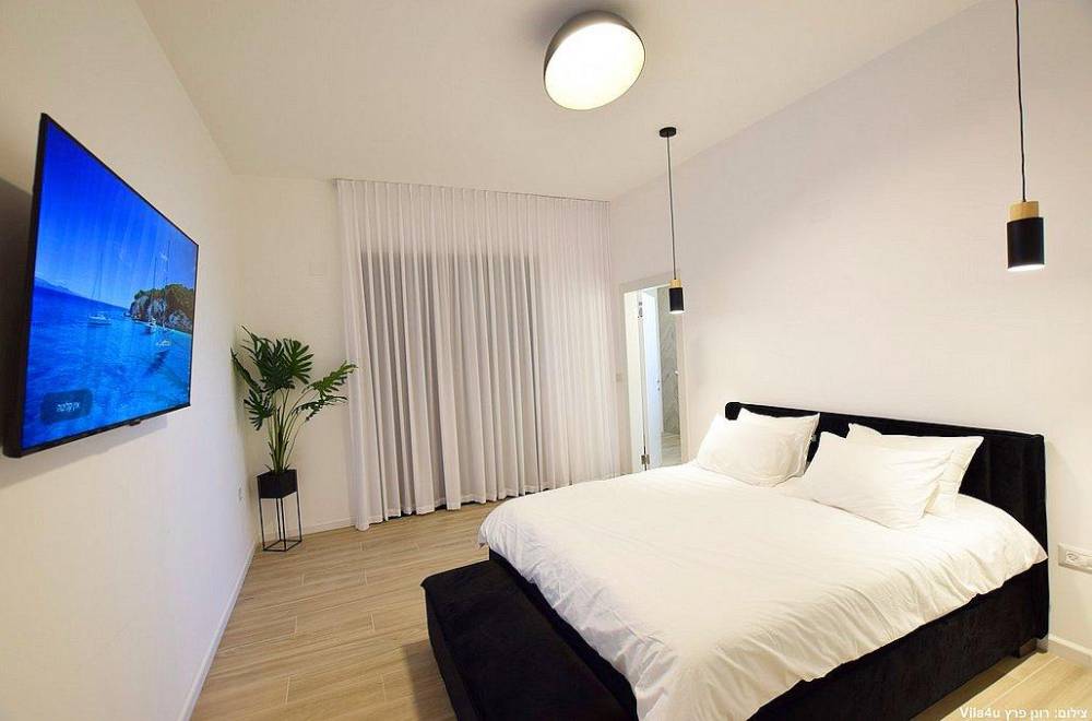 110323 מתחם פנימי, אחוזת דיויד פאלאס, וילה  בצוריאל וילות - Vila 4 U