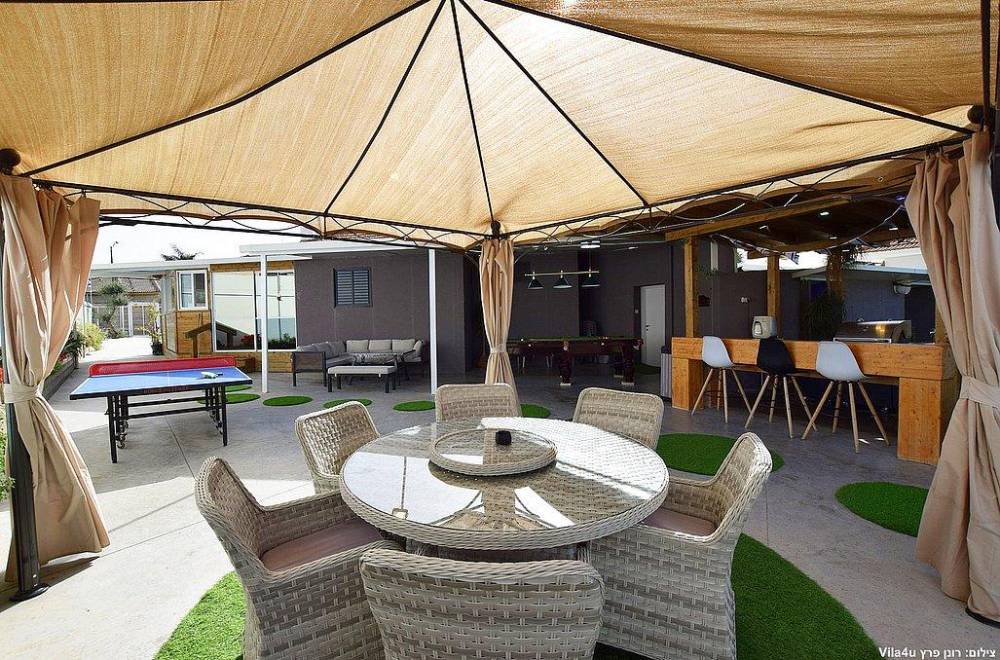 111164 החצר, וילה לב הכפר תירוש, וילה  בתירוש וילות - Vila 4 U