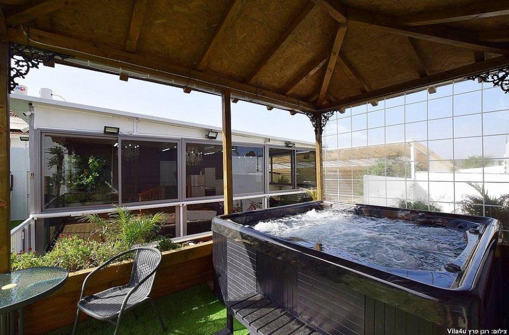 111175 החצר, וילה לב הכפר תירוש, וילה  בתירוש וילות - Vila 4 U