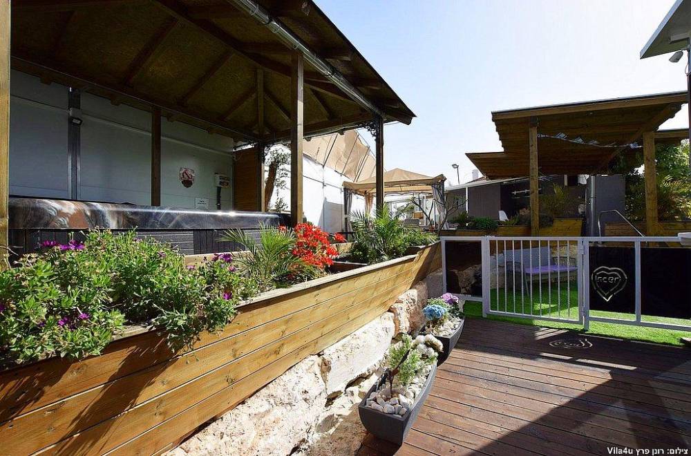 111176 החצר, וילה לב הכפר תירוש, וילה  בתירוש וילות - Vila 4 U