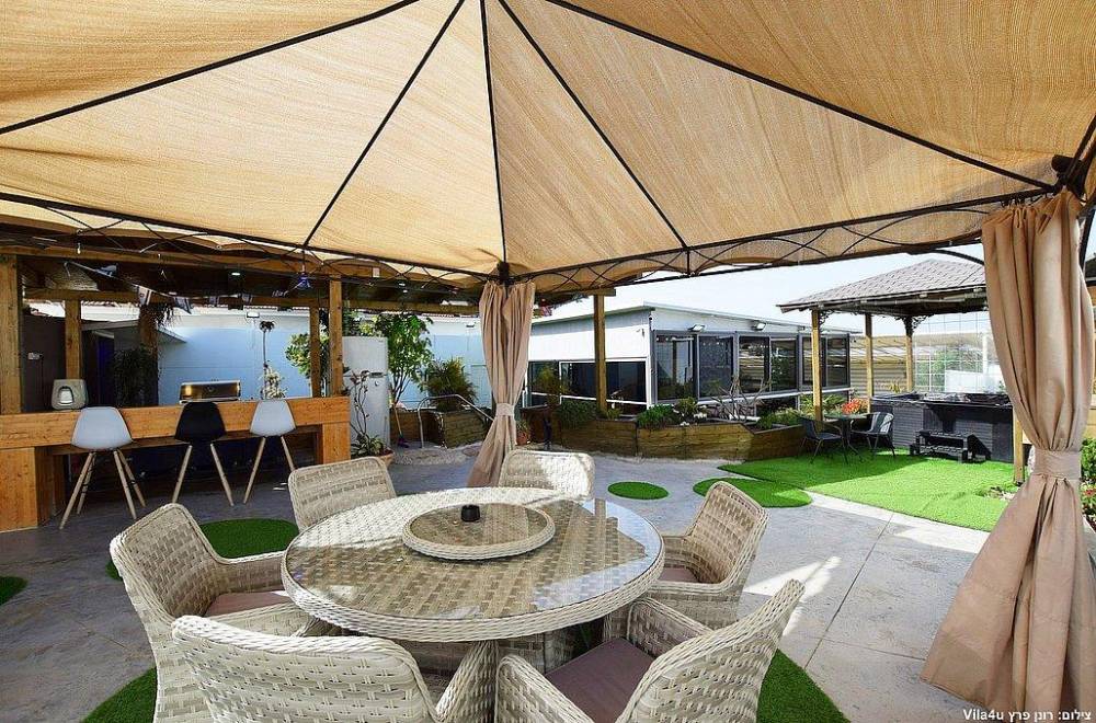111178 החצר, וילה לב הכפר תירוש, וילה  בתירוש וילות - Vila 4 U