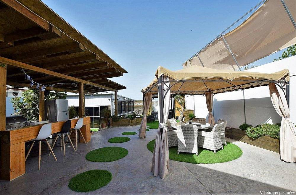 111190 החצר, וילה לב הכפר תירוש, וילה  בתירוש וילות - Vila 4 U